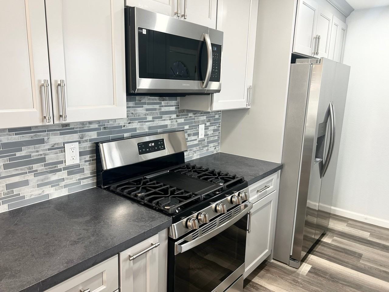 107 Wendy St - Photo 6 of 14