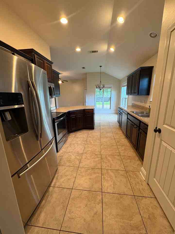 986 Tudor Ln - Photo 2 of 20