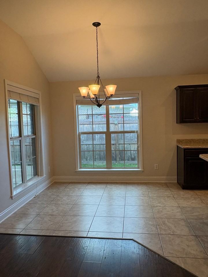 986 Tudor Ln - Photo 5 of 20
