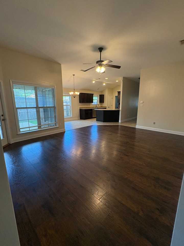 986 Tudor Ln - Photo 6 of 20