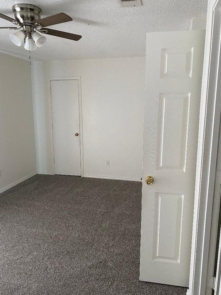 718 Lariat Ln #D - Photo 5 of 8