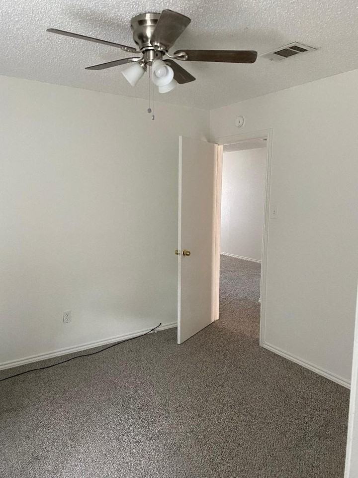 718 Lariat Ln #D - Photo 7 of 8