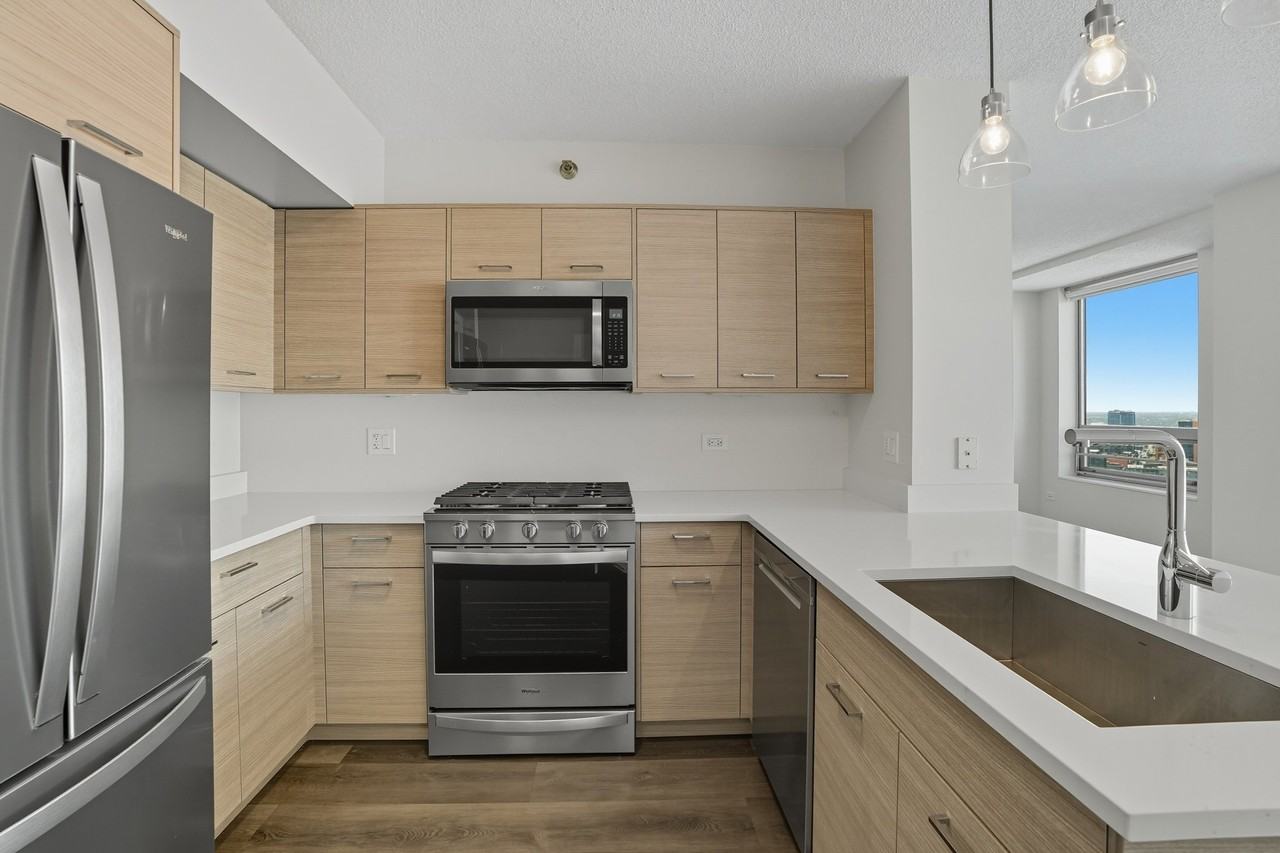 332 N Canal St - Photo 2 of 17