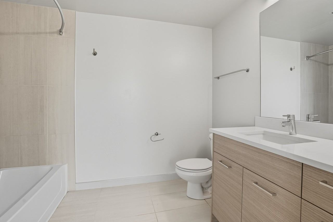 332 N Canal St - Photo 5 of 17