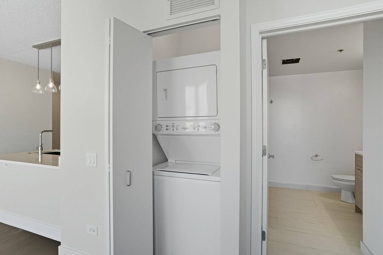 332 N Canal St - Photo 6 of 17