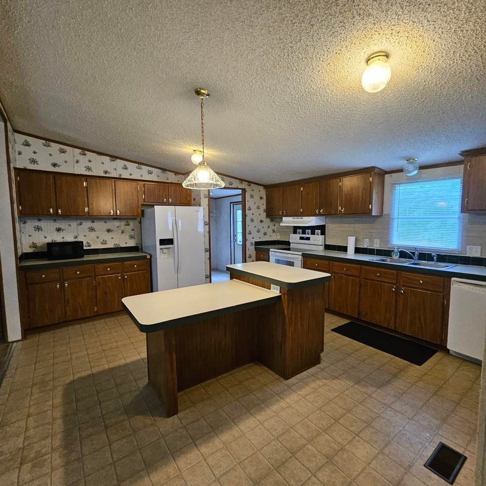330 Pooshee Plantation Way - Photo 3 of 8