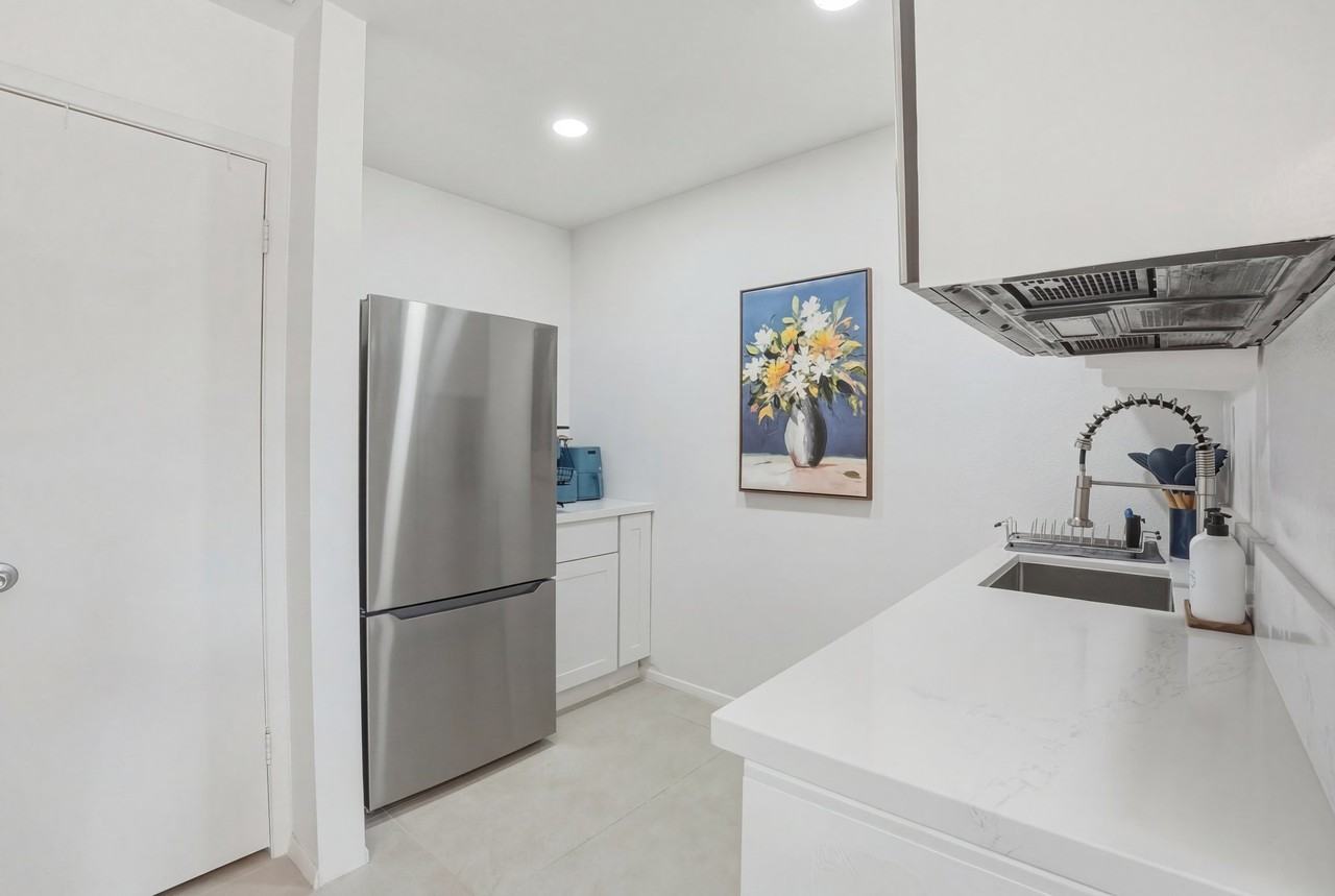 313 E Riviera Dr - Photo 3 of 13