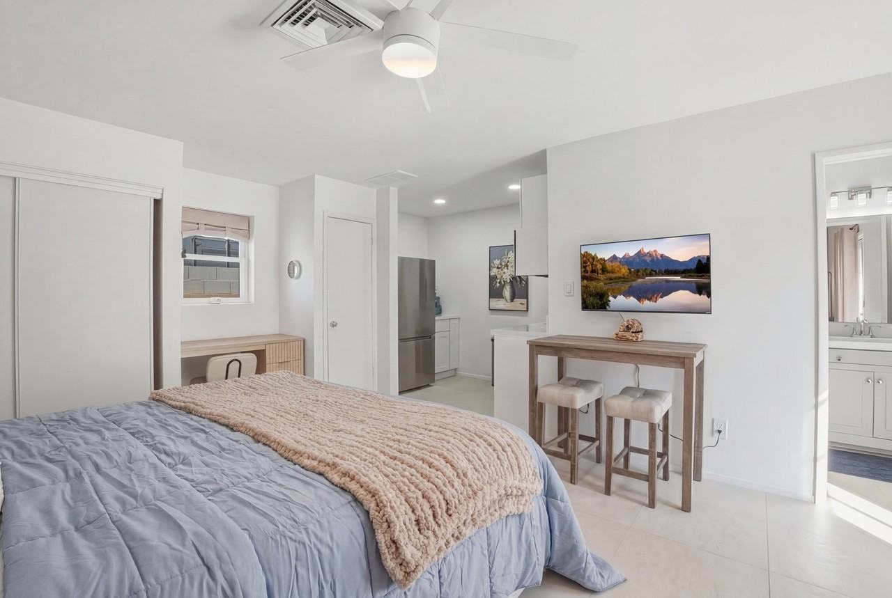 313 E Riviera Dr - Photo 4 of 13