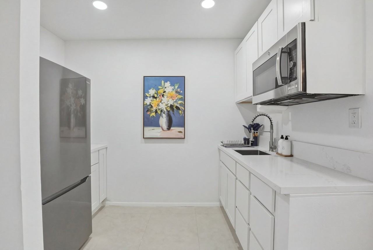 313 E Riviera Dr - Photo 6 of 13