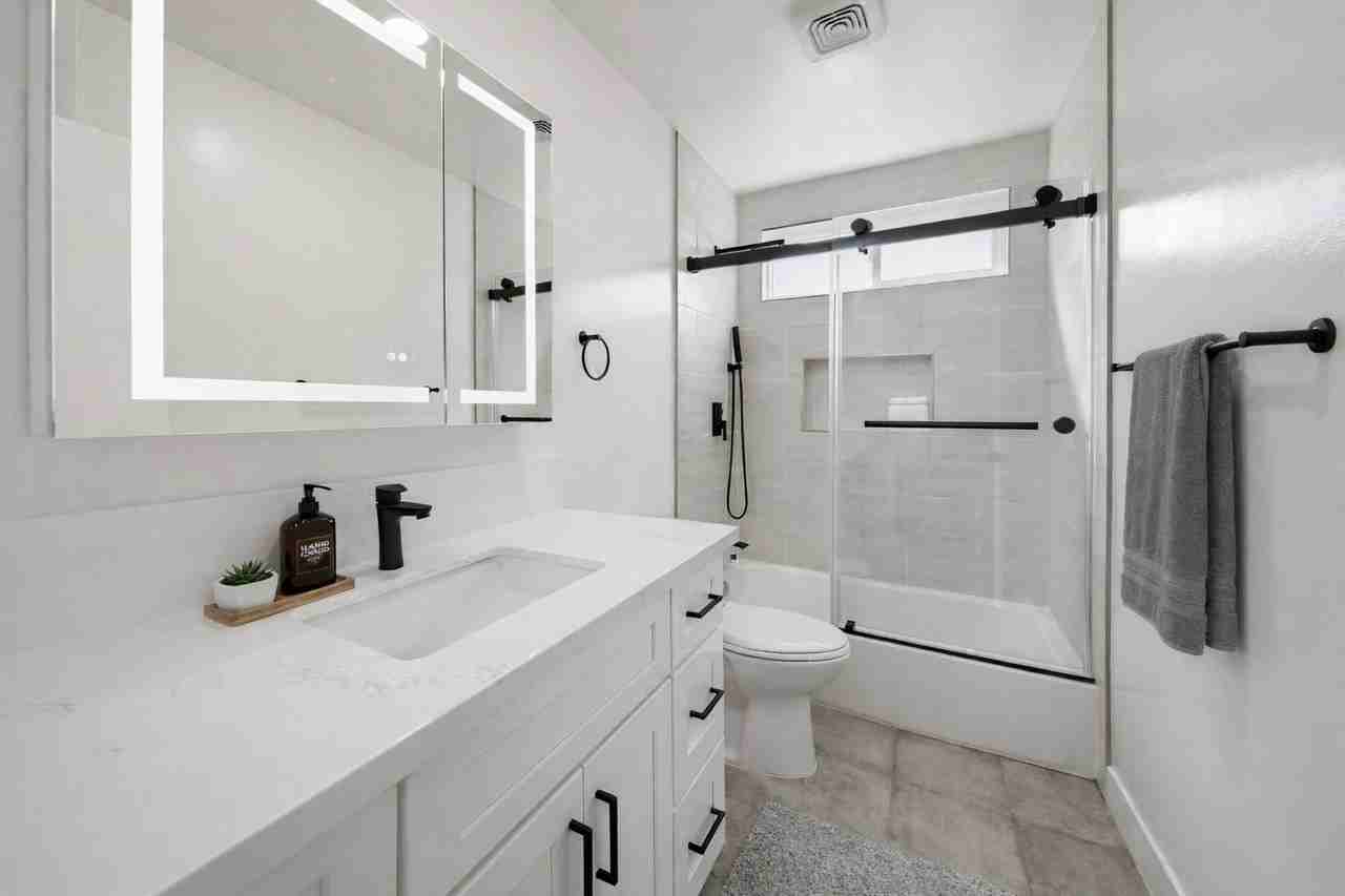 3423 Caroline Ave #3 - Photo 4 of 11
