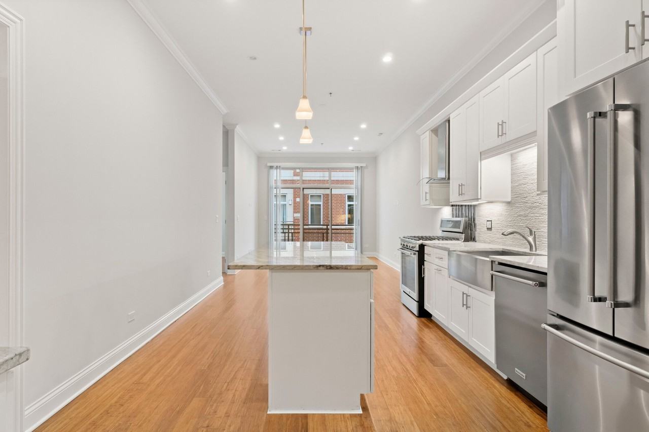 1060 W Monroe St - Photo 2 of 19