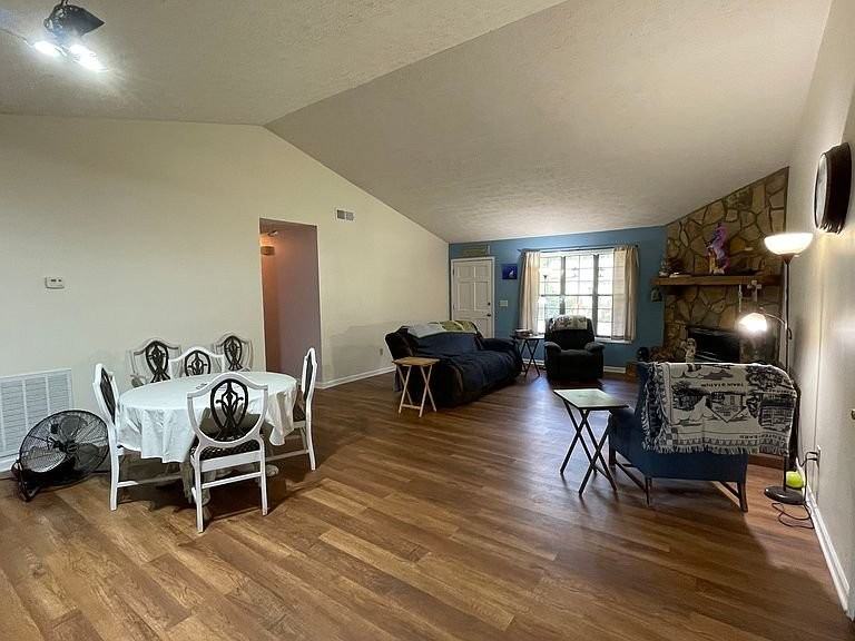 3755 Station Dr Nw - Photo 2 of 6
