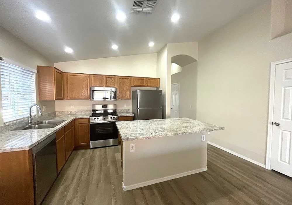 108 Mccormick Dr - Photo 2 of 8