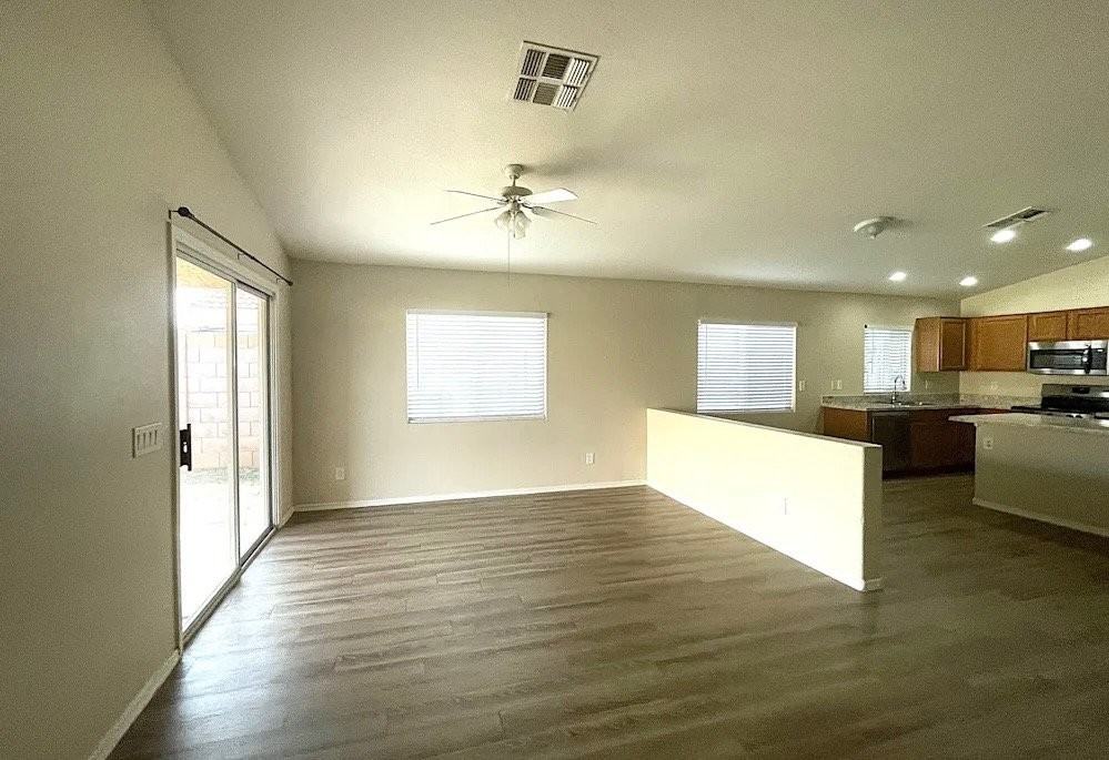108 Mccormick Dr - Photo 4 of 8