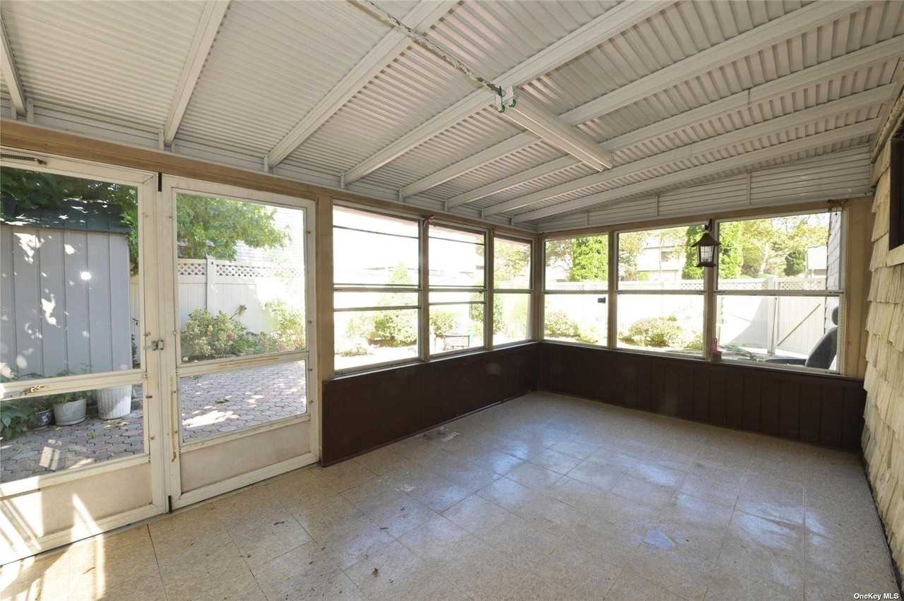 1318 Post Ave - Photo 2 of 8