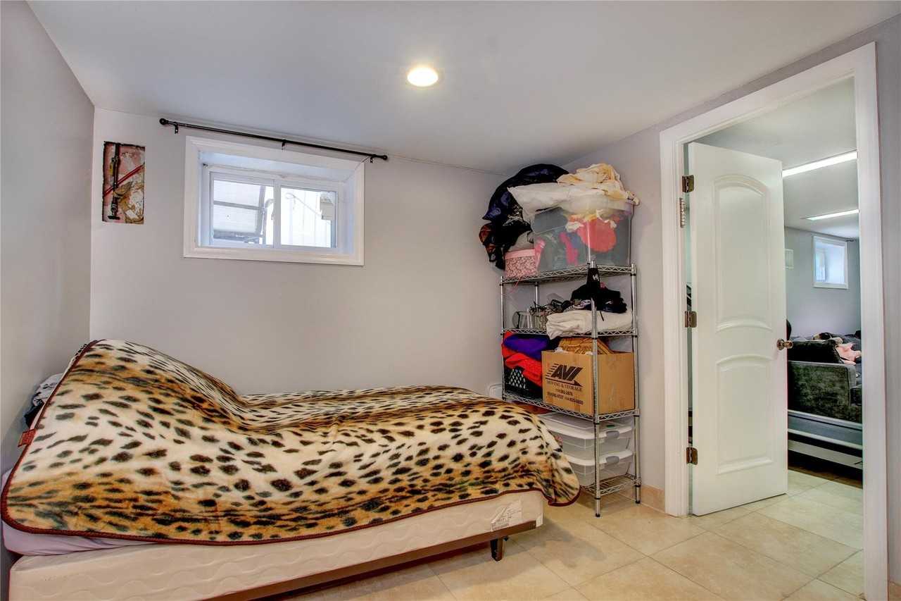 1318 Post Ave - Photo 3 of 8