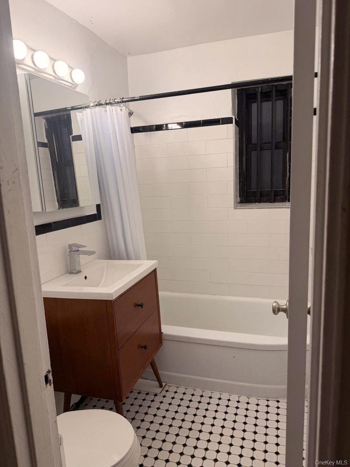 1318 Post Ave - Photo 6 of 8