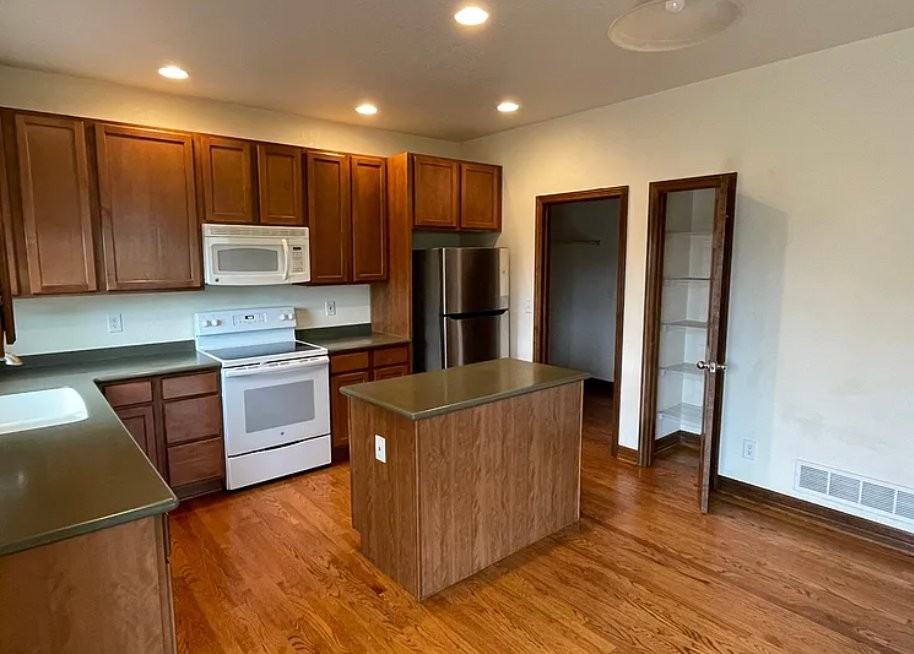 1011 Eichhorn Dr - Photo 2 of 20