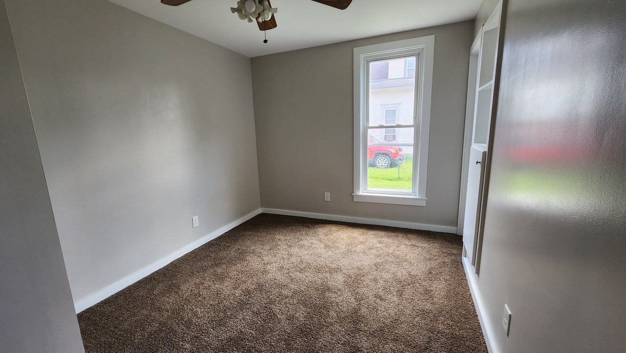 216 Ludlow Rd - Photo 5 of 12