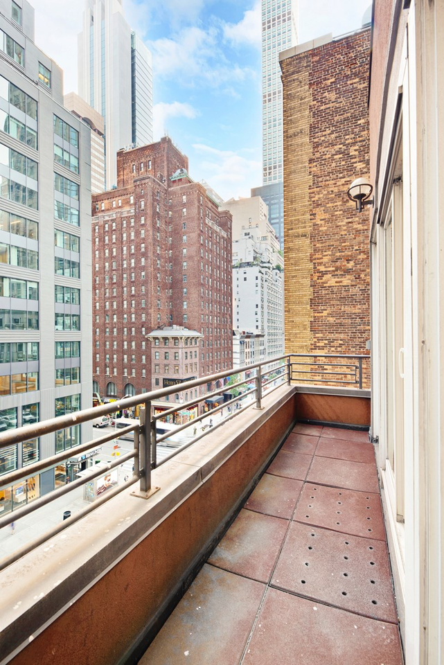 143 E 57th St #PH1 - Photo 4 of 13