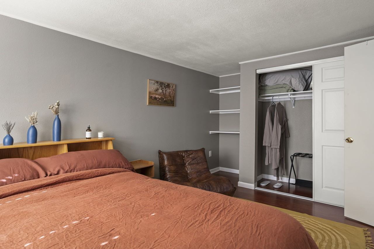 641 1/2 Saint Lawrence Ave #NA - Photo 4 of 21