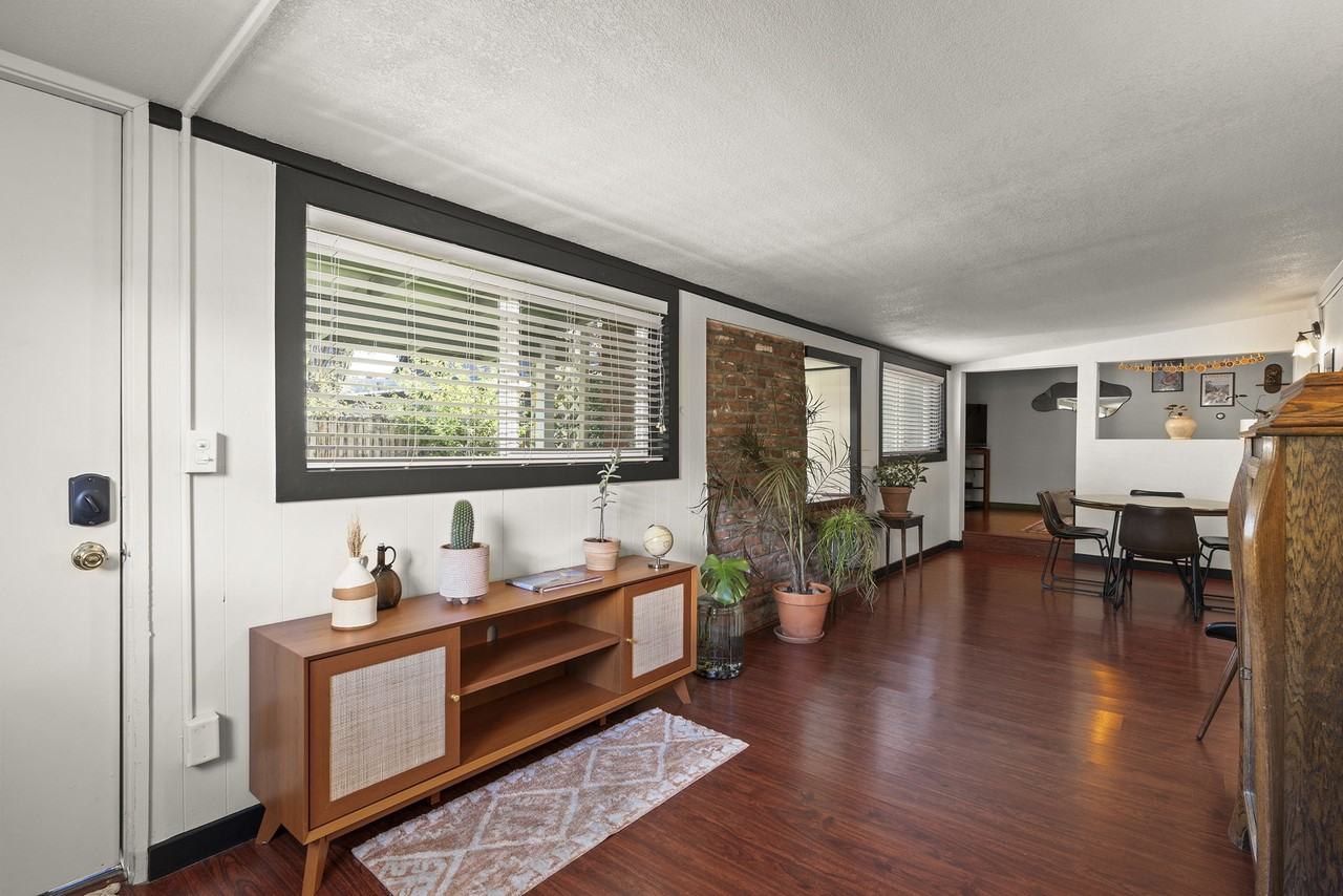 641 1/2 Saint Lawrence Ave #NA - Photo 6 of 21