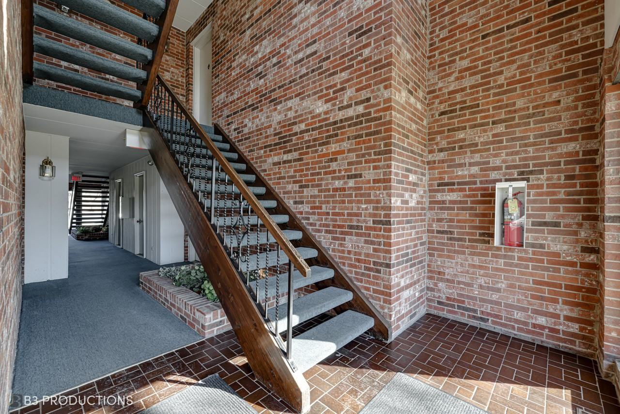 9114 W 140th St #103 - Photo 3 of 17