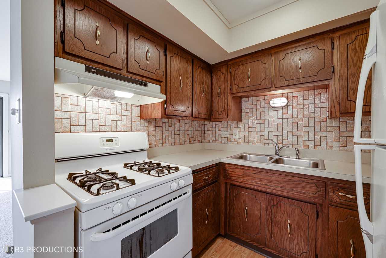 9114 W 140th St #103 - Photo 5 of 17