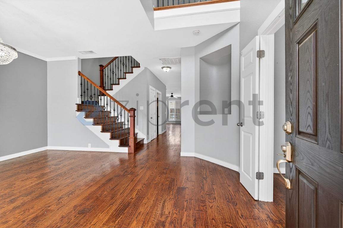 10604 Ambergate Ln - Photo 5 of 37