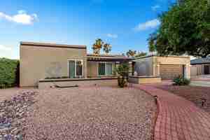 featured image of 7551 E North Ln