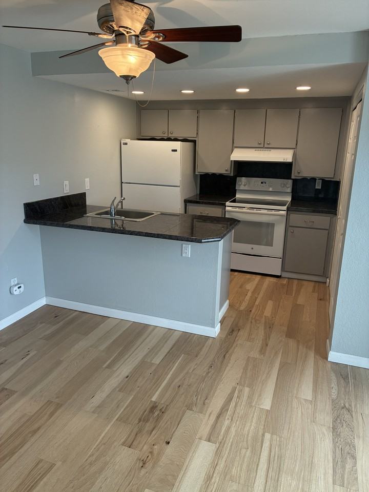100 Simon St #17 - Photo 2 of 9