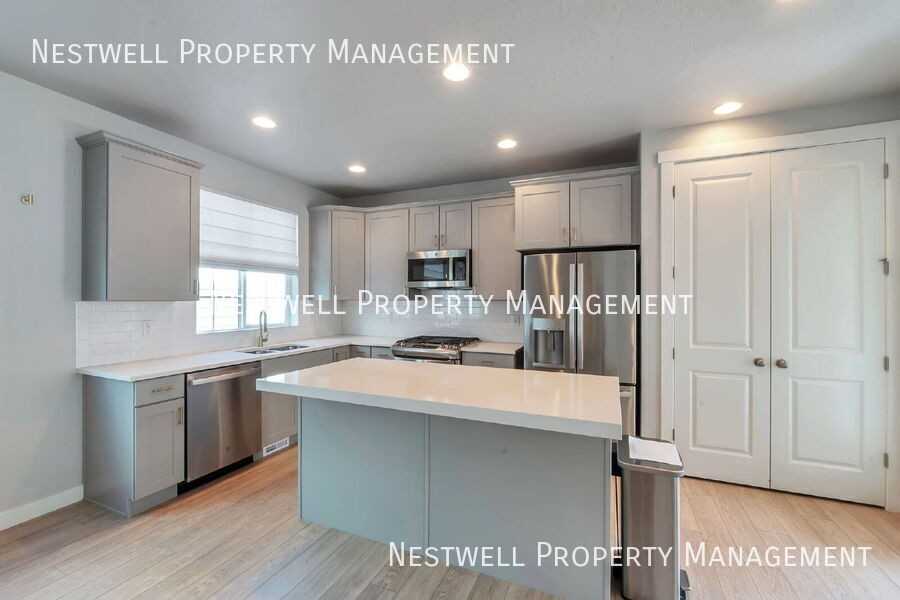 4954 W Evergreen Ln - Photo 2 of 35