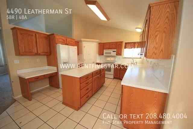 4490 Leatherman St - Photo 4 of 17