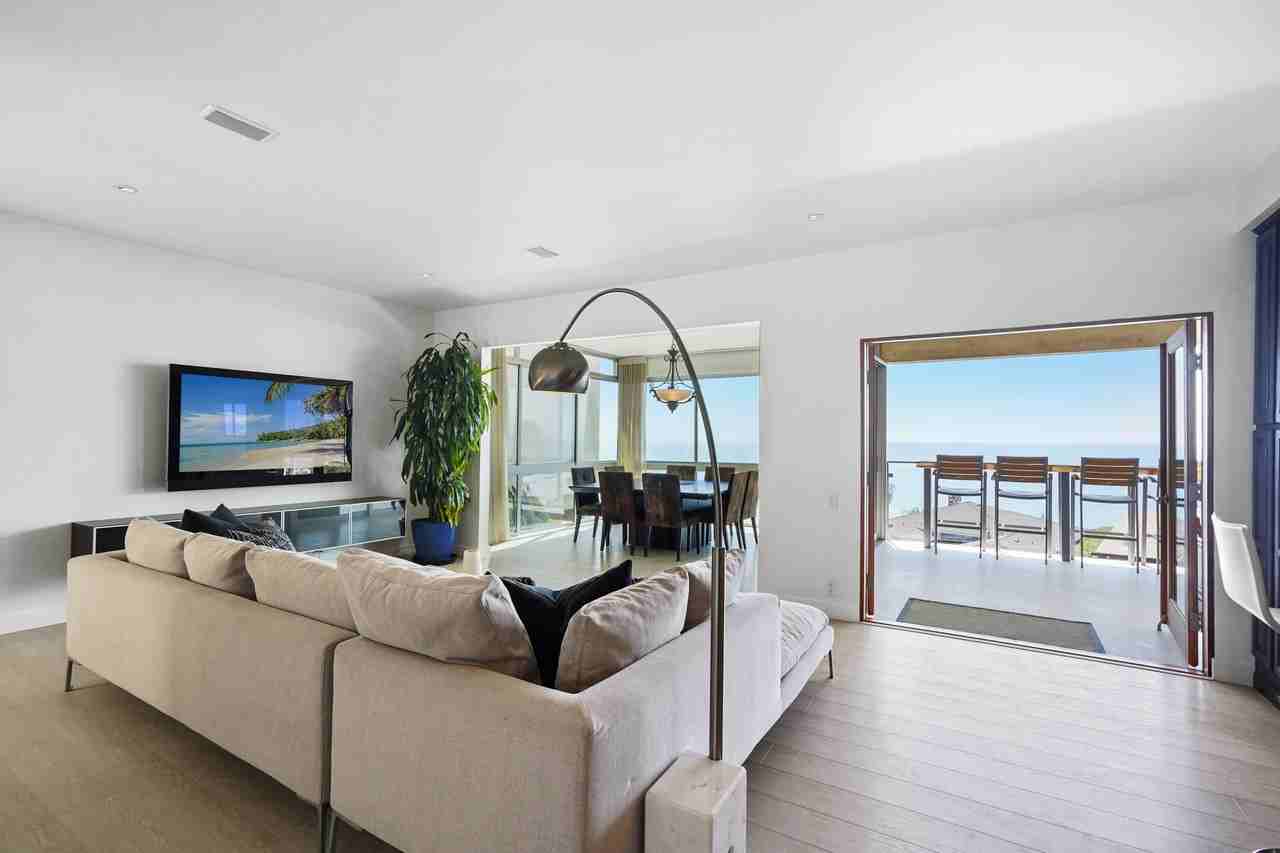 18101 Coastline Dr - Photo 4 of 26