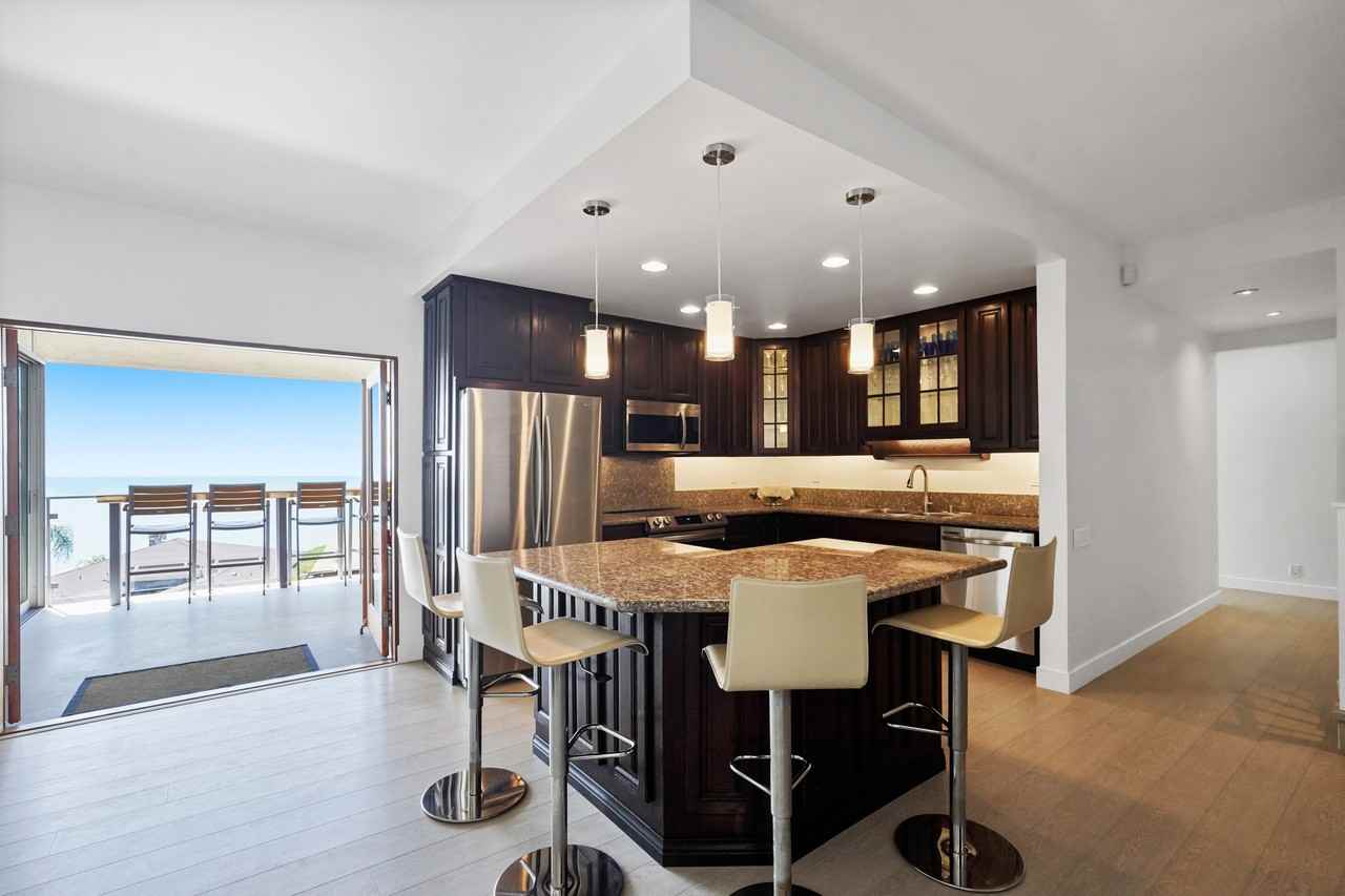18101 Coastline Dr - Photo 7 of 26