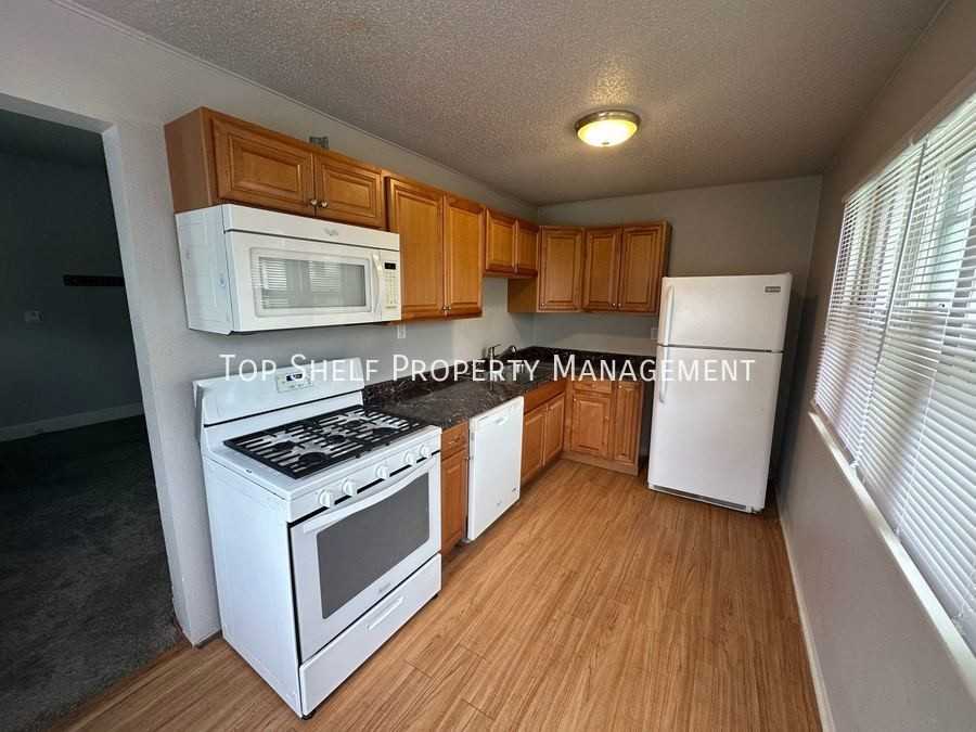 1438 9th St #1 - Photo 5 of 6