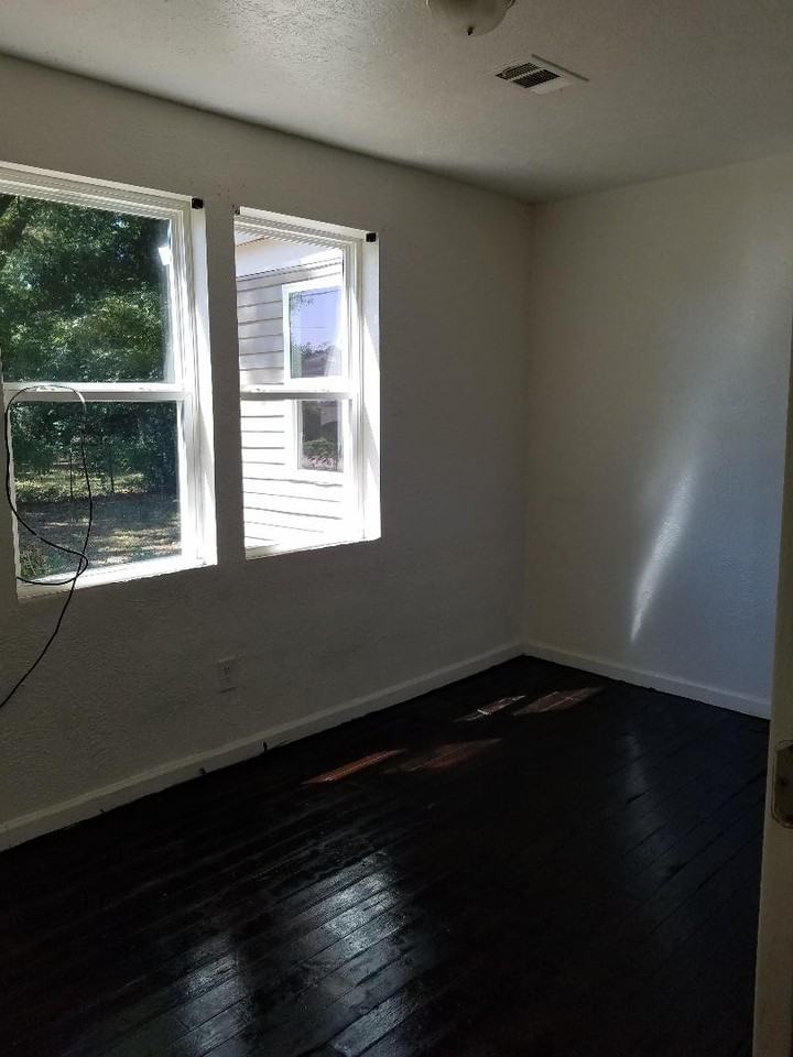 1239 Holden Dr #NA - Photo 3 of 4
