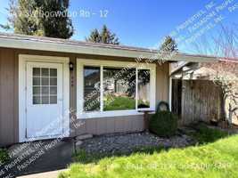 featured image of 549 Sw Dogwood Rd #12