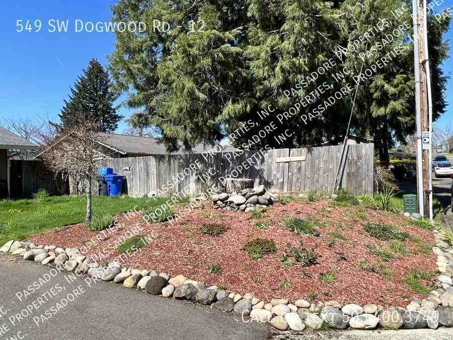 549 Sw Dogwood Rd #12 - Photo 2 of 4