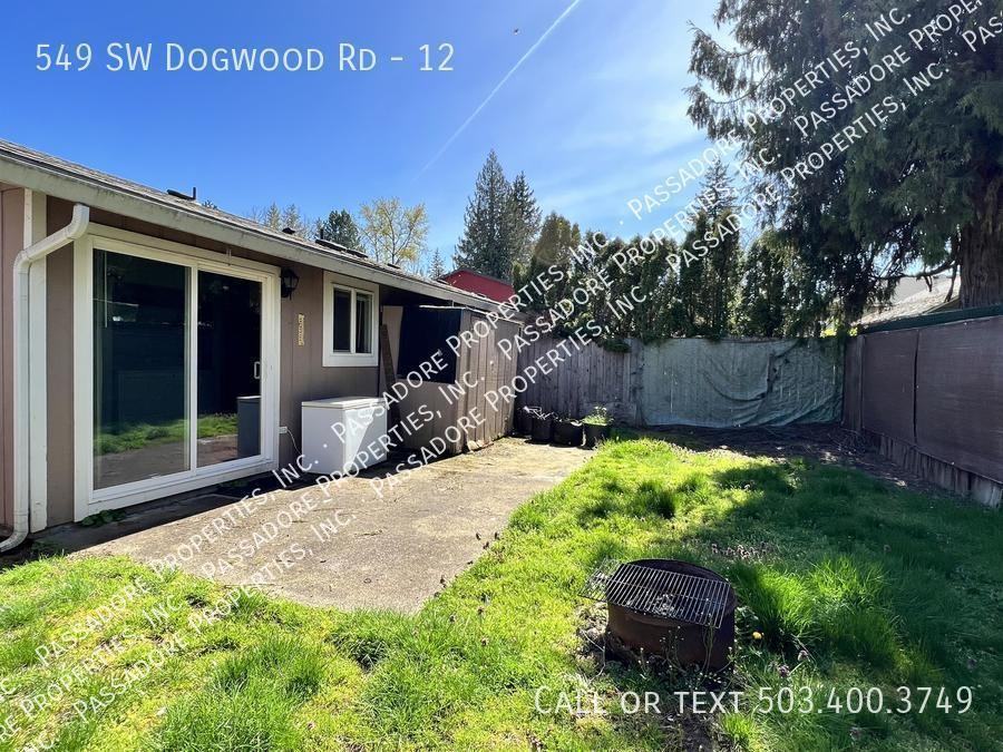 549 Sw Dogwood Rd #12 - Photo 3 of 4