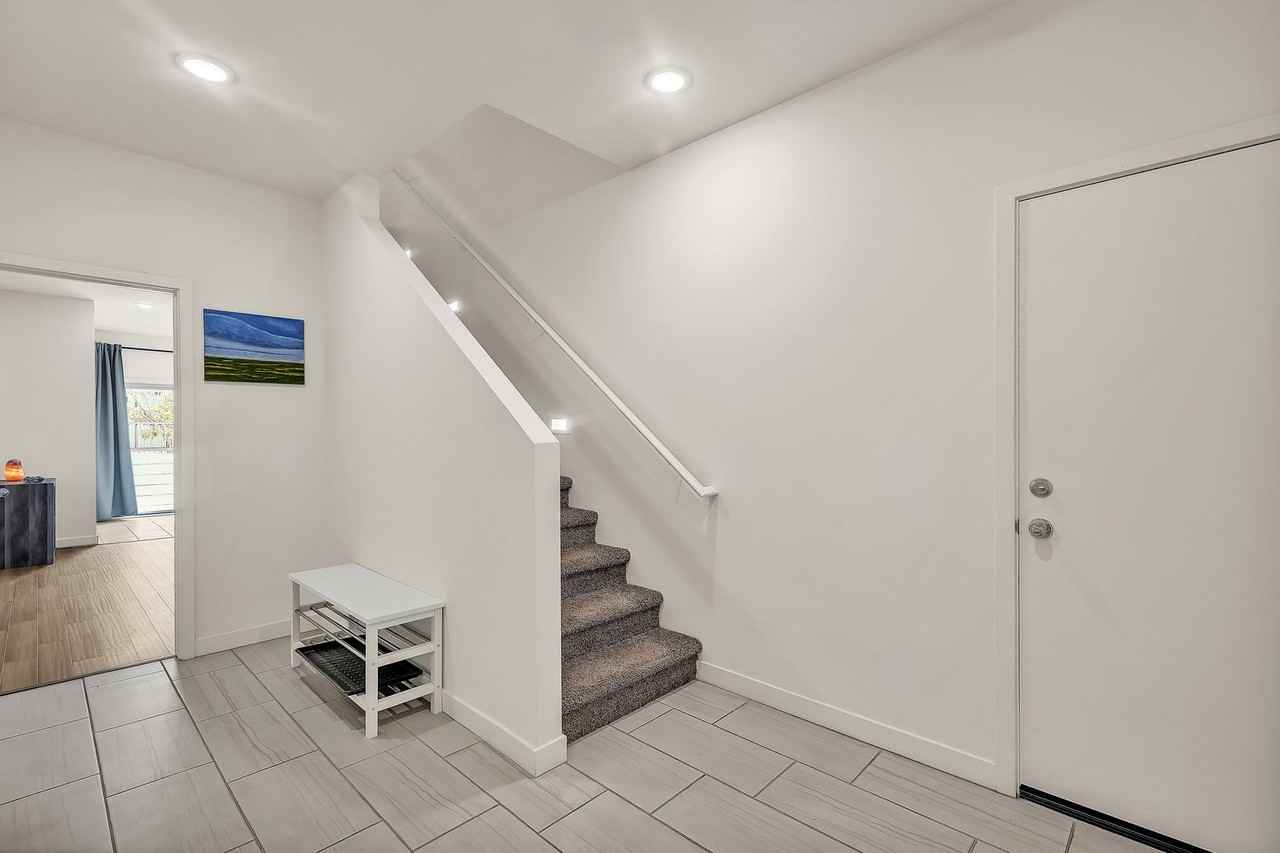 2272 W Harmont Dr - Photo 5 of 34