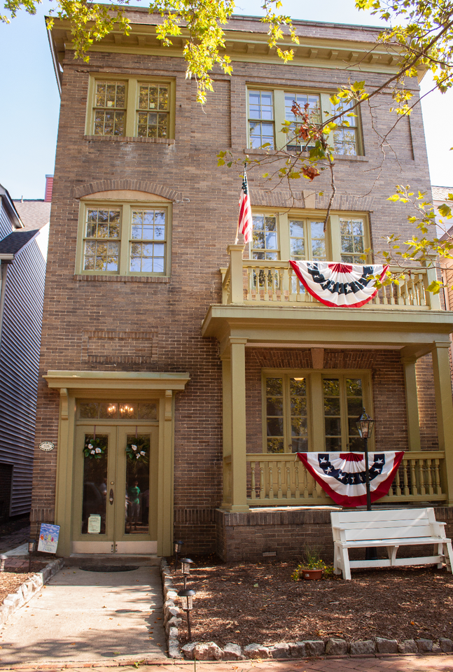 528 Hampton Place, Unit 3 - Photo 4 of 44