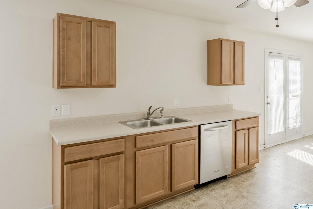 105 Bayside Ln - Photo 6 of 27