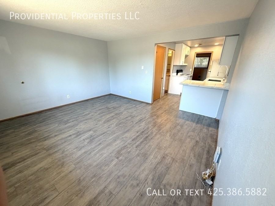 1122 Lafayette St S #4 - Photo 4 of 18