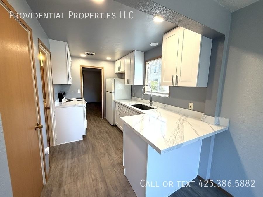 1122 Lafayette St S #4 - Photo 5 of 18