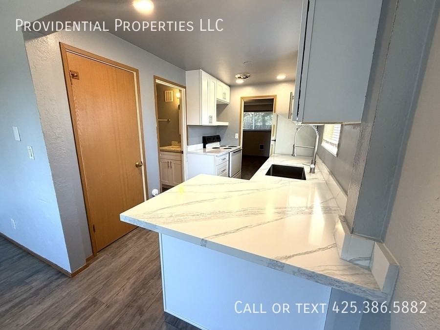 1122 Lafayette St S #4 - Photo 6 of 18