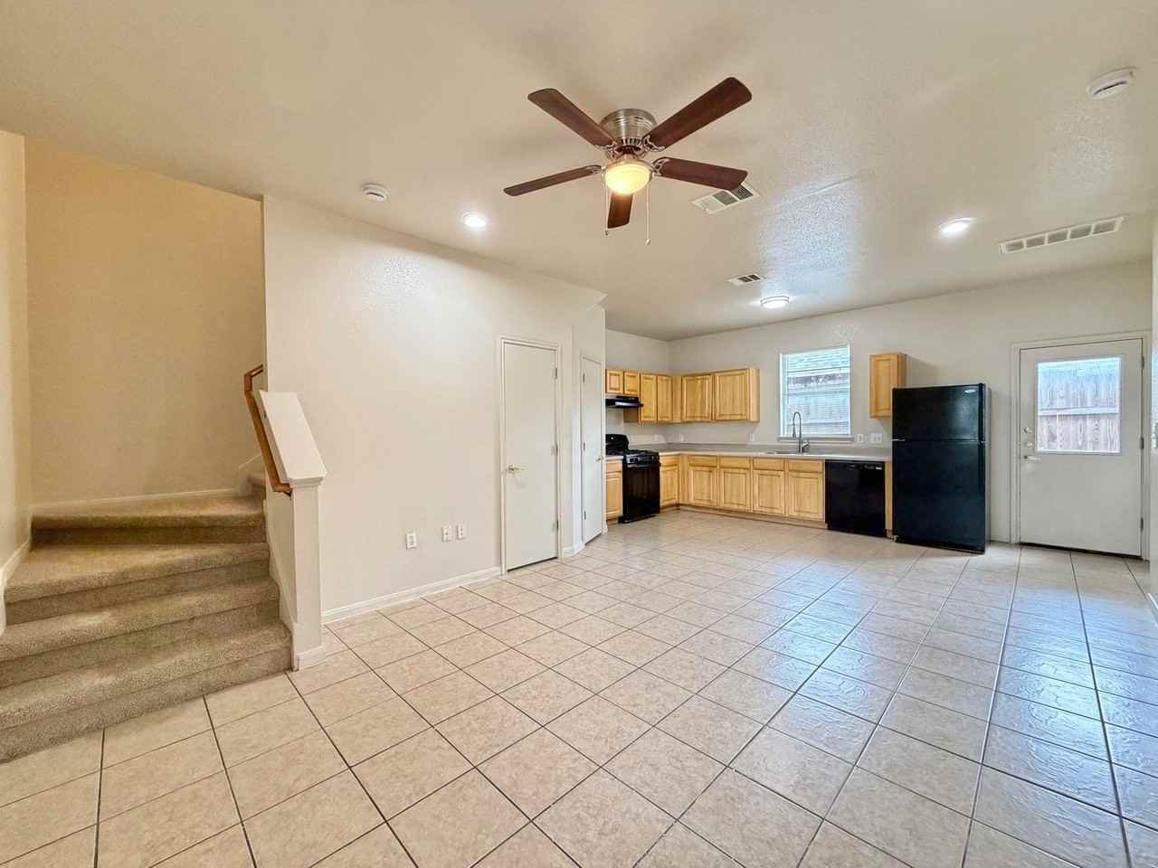 7002 Bennett Ave - Photo 3 of 18