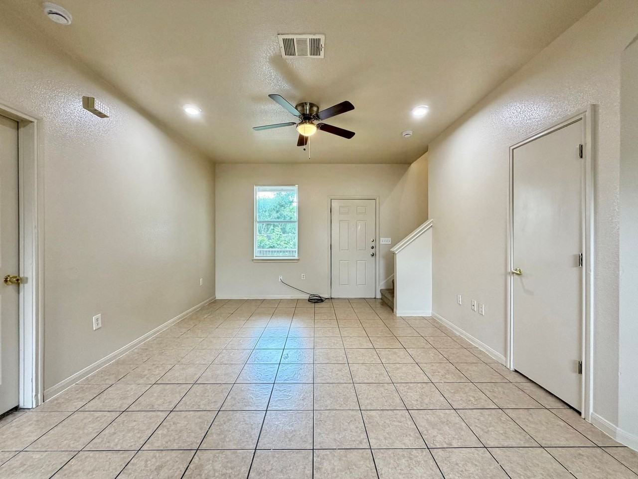 7002 Bennett Ave - Photo 4 of 18