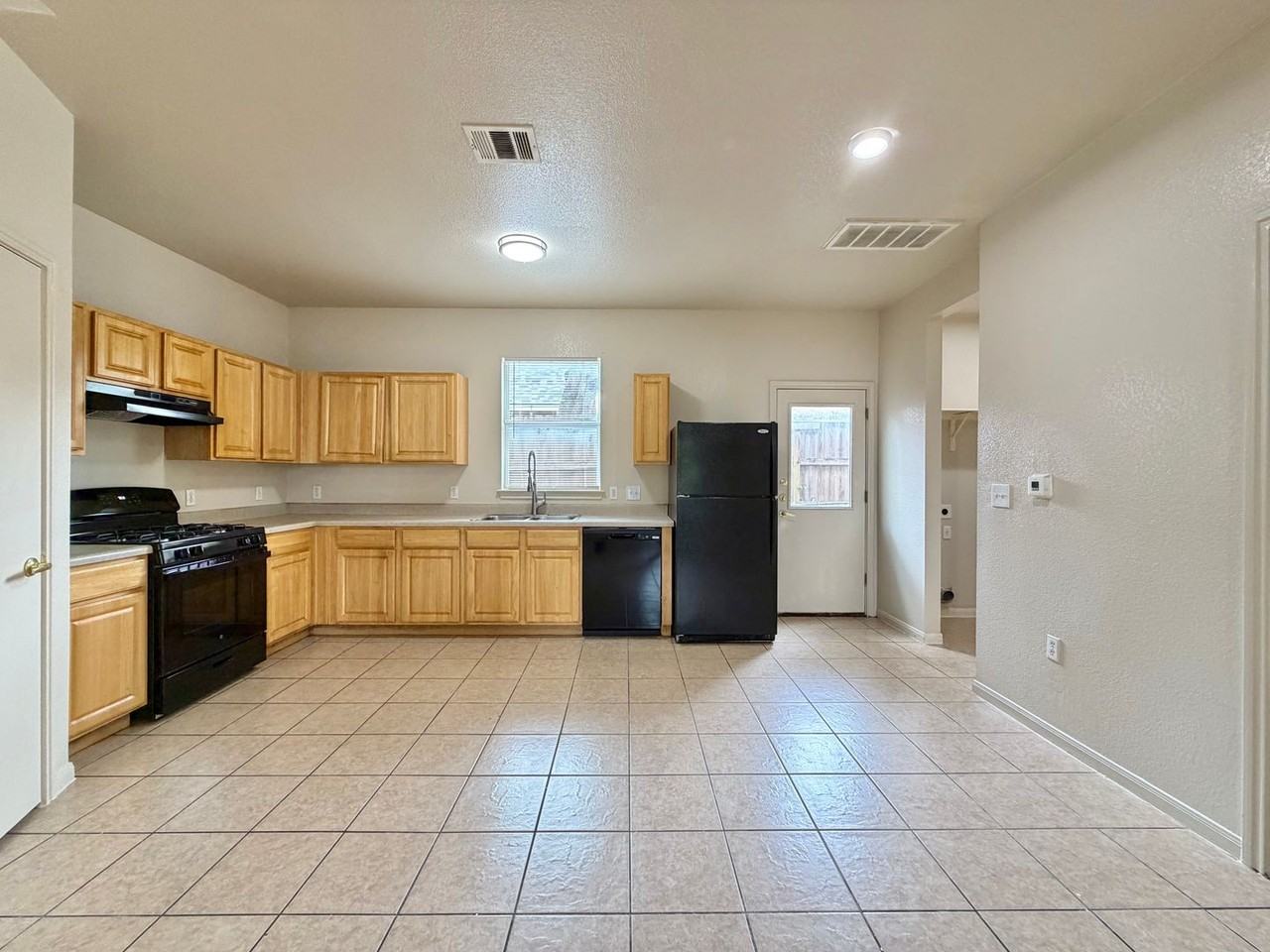 7002 Bennett Ave - Photo 5 of 18