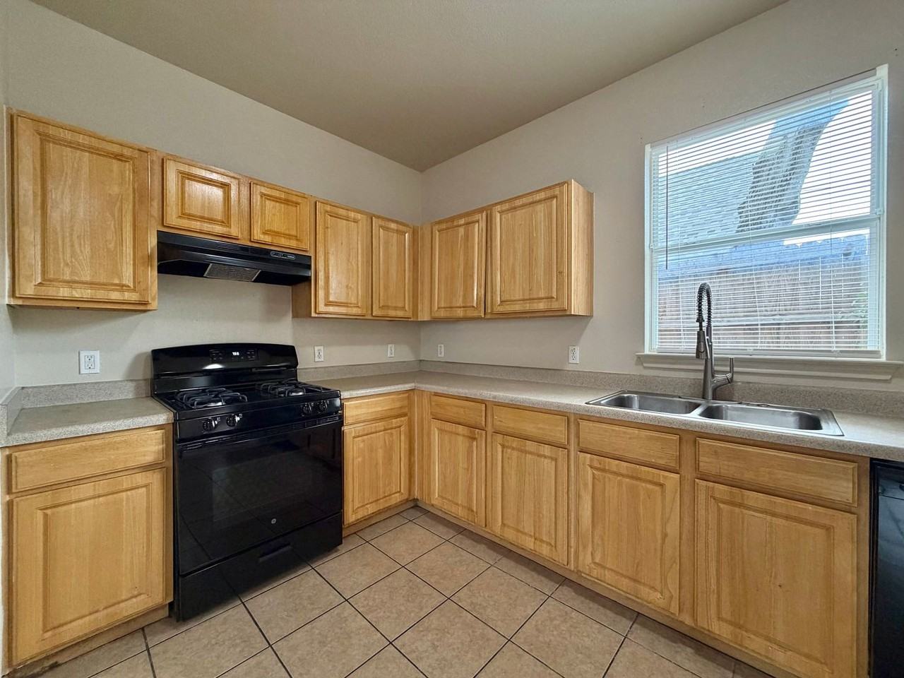7002 Bennett Ave - Photo 6 of 18